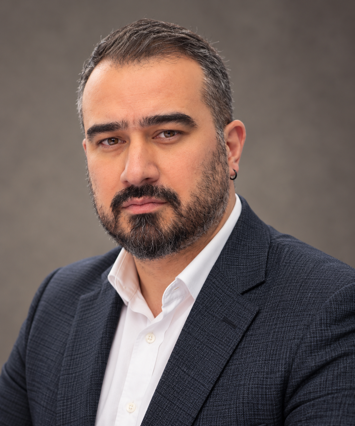 Erdem ÖZDEN — Kurucu · Görsel İletişim Tasarımcısı, Okul Tasarımcısı